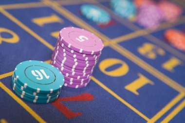 slotsgg Spadegaming slot titles displayed on mobile phone screen with game thumbnails and launch buttons